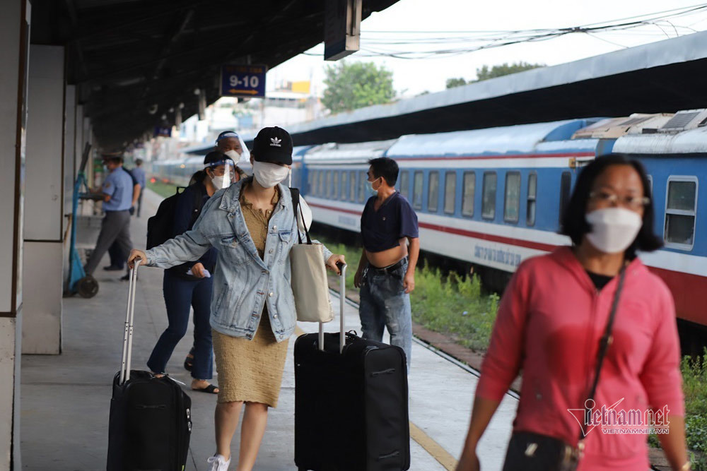 Ai cũng phấn khởi khi được trở về nhà sau thời gian dài chung tay cùng chính quyền thực hiện nghiêm các biện pháp phòng, chống dịch Covid-19.