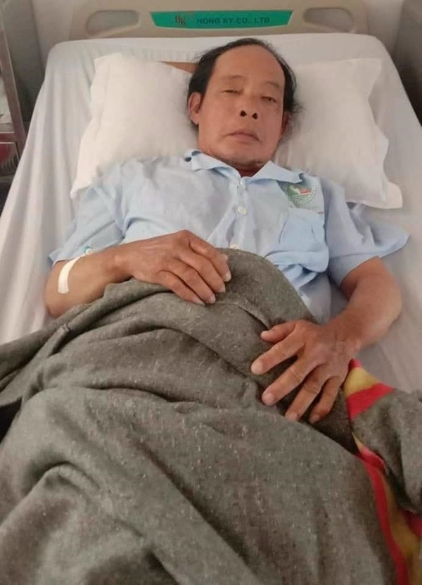 Nghe si cai luong Tuan Anh xuat huyet nao, xin xuat vien vi khong du tien-Hinh-2