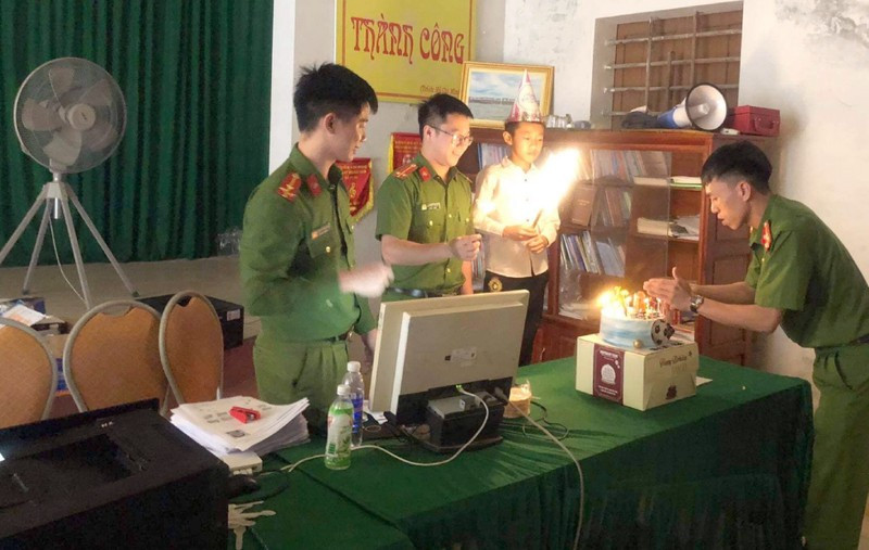 Cau be Ha Tinh di lam can cuoc cong dan va cai ket bat ngo