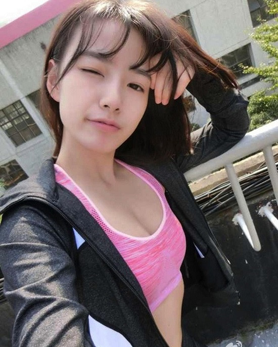 Ngay cả khi để mặt mộc, Noãn Ương vẫn đước ví như một liều "mê hồn hương".