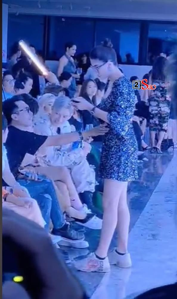 Dong nghiep ru nhau “kham bung” Trang Tran giua su kien-Hinh-3