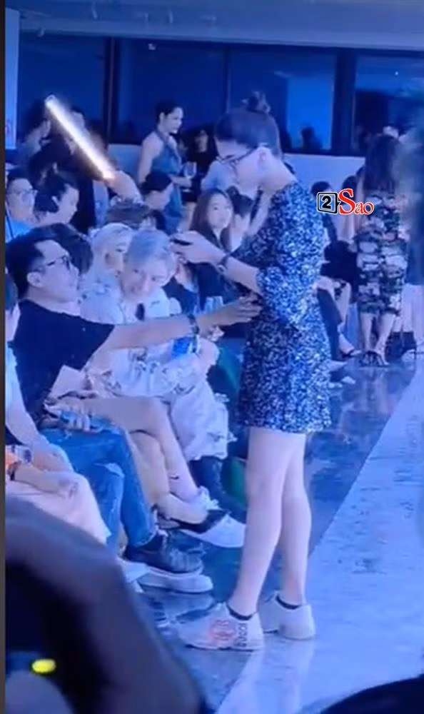 Dong nghiep ru nhau “kham bung” Trang Tran giua su kien-Hinh-3