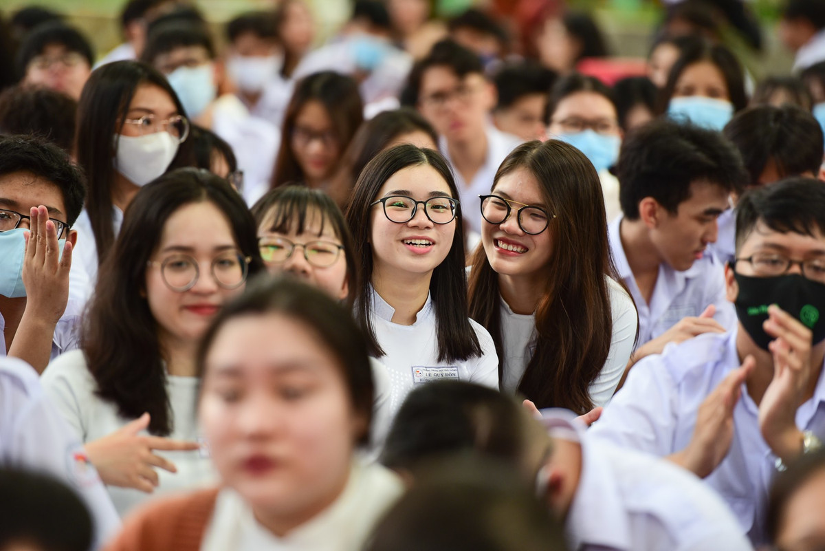 DBQH gay bao vi phat ngon “co 3 bang dai hoc nhung van that nghiep...“