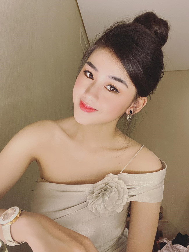 Nữ MC VTV dẫn bản tin thể thao xinh đẹp ngỡ ngàng khi lên sóng - Hình 14 Nu MC VTV dan ban tin the thao xinh dep ngo ngang khi len song-Hinh-14