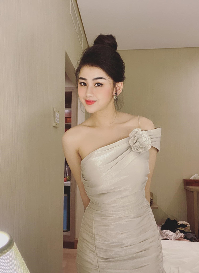 Nữ MC VTV dẫn bản tin thể thao xinh đẹp ngỡ ngàng khi lên sóng - Hình 19 Nu MC VTV dan ban tin the thao xinh dep ngo ngang khi len song-Hinh-19