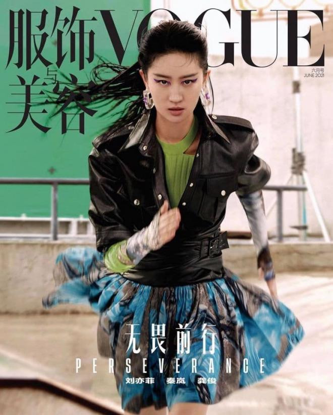 Lưu Diệc Phi và bộ ảnh tạp chí với biểu cảm “đòi nợ thuê“ Luu Diec Phi va bo anh tap chi voi bieu cam “doi no thue“