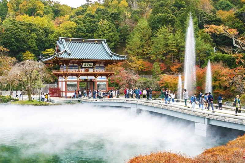 Đến Nhật Bản thăm ngôi chùa có hàng vạn búp bê may mắn ảnh 1