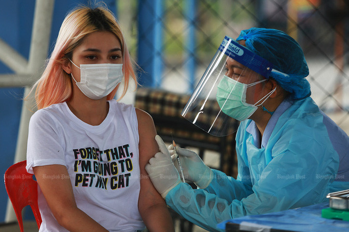 Thai Lan co so ca mac Covid-19 cao ky luc, Campuchia chay dua dap dich