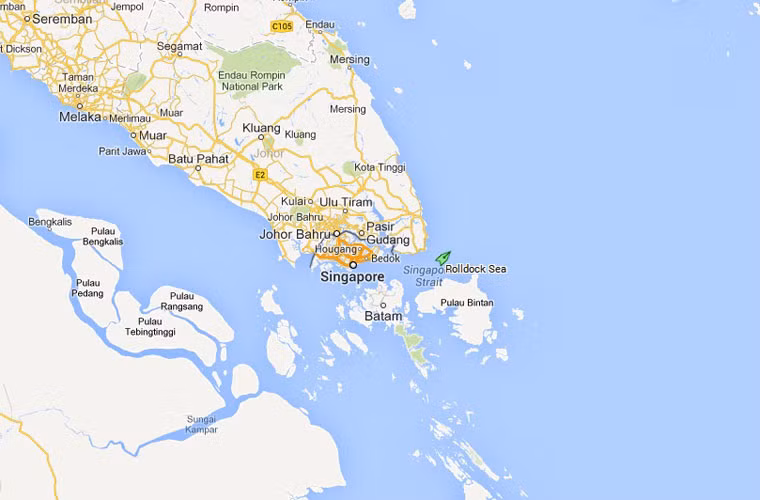 Theo trang mạng MarineTraffic, sáng ngày 28/12, tàu vận tải siêu trường siêu trọng Rolldock Sea chở tàu ngầm Kilo HQ-182 Hà Nội đã cập cảng Singapore an toàn. Con tàu sẽ ở lại cảng 1 ngày và sau đó tiếp tục lên đường hành trình về quân cảng Cam Ranh - điểm đến cuối cùng trong cuộc hành trình. Dự kiến, ngày 31/12, con tàu sẽ về đến quân cảng Cam Ranh. Như vậy, đồng nghĩa với việc tàu ngầm Hà Nội về muộn hơn 1 ngày so với thông tin mà truyền thông Nga đưa trước đó.