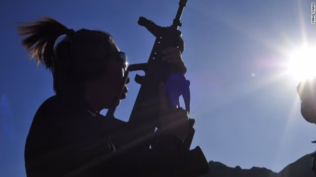 Chen Yongqing, cựu vệ sĩ và là người sáng lập học viện trên, cho biết ông đã nhìn thấy một tiềm năng khá lớn trong việc đào tạo các vệ sĩ. Do vậy, Chen đã mạnh dạn đầu tư tiền để mở cơ sở đào tạo này.