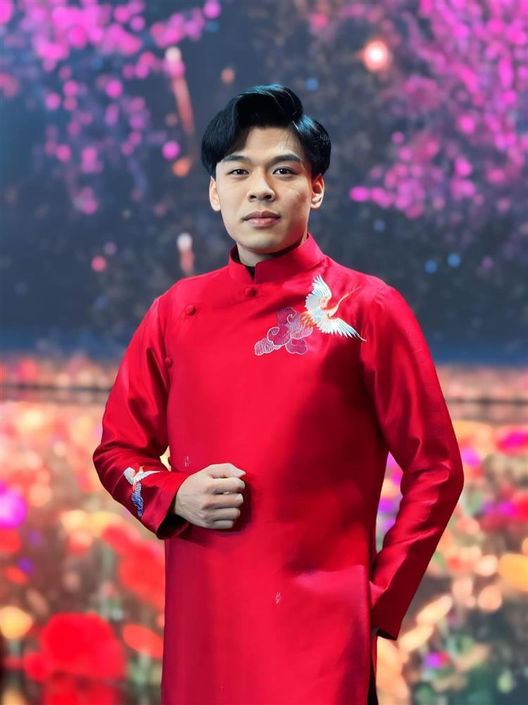 rung Ruồi tên thật là Nguyễn Hà Trung, sinh năm 1993, không phải là gương mặt xa lạ với khán giả, đặc biệt những người yêu thích hài miền Bắc. Nam diễn viên được yêu mến nhờ những dự án phim ngắn triệu view trên mạng xã hội.