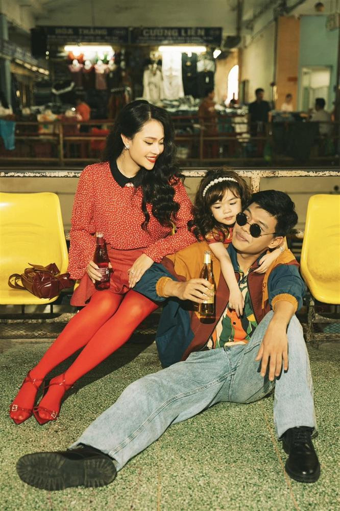 rong nhiều lần chia sẻ với báo chí, Trung Ruồi cho biết, mình là người may mắn khi có bà xã là người luôn biết cảm thông cho công việc của chồng, chăm lo chu đáo cho gia đình, con cái mà không hề phàn nàn.