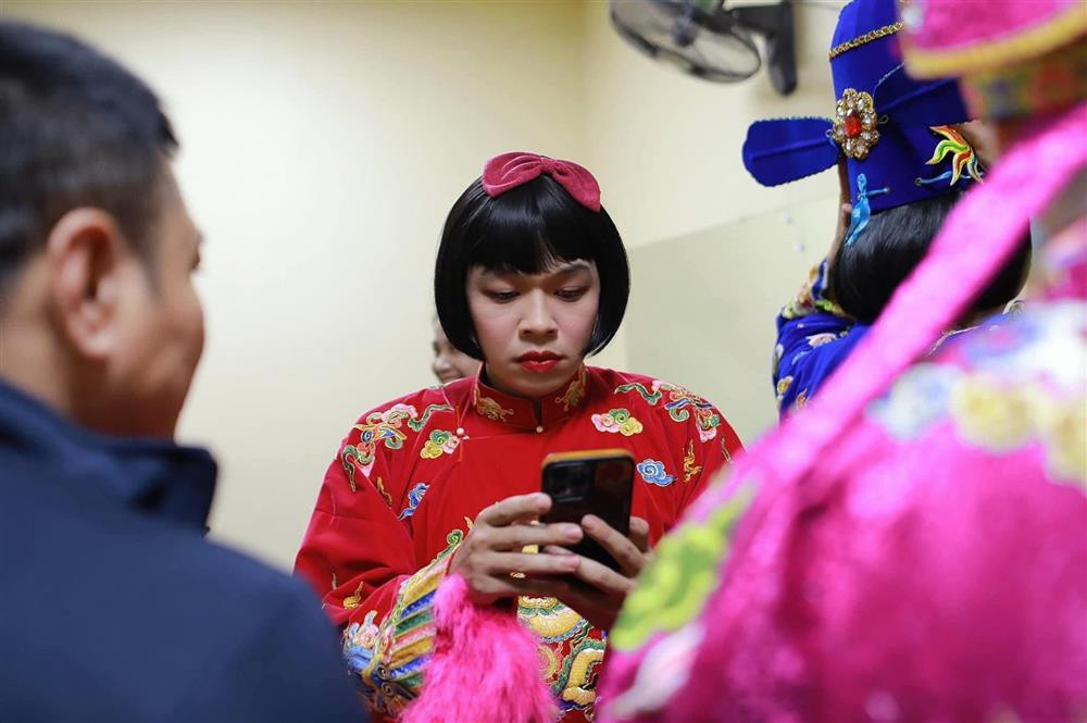 ##ss###style="text-decoration: underline;">Tên tuổi của Trung Ruồi ngày càng được chú ý nhiều hơn khi tham gia chương trình Táo Quân với vai Thiên Lôi, sau đó là Bắc Đẩu.