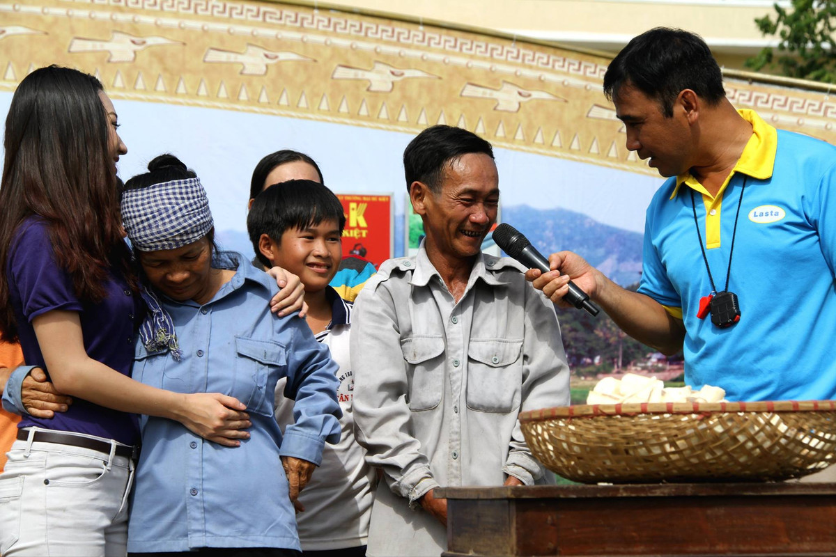 Quyen Linh phan hoi khi sao ke khong thay tien trong tai khoan MTTQ