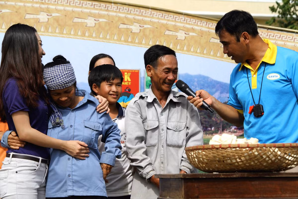 Quyen Linh phan hoi khi sao ke khong thay tien trong tai khoan MTTQ