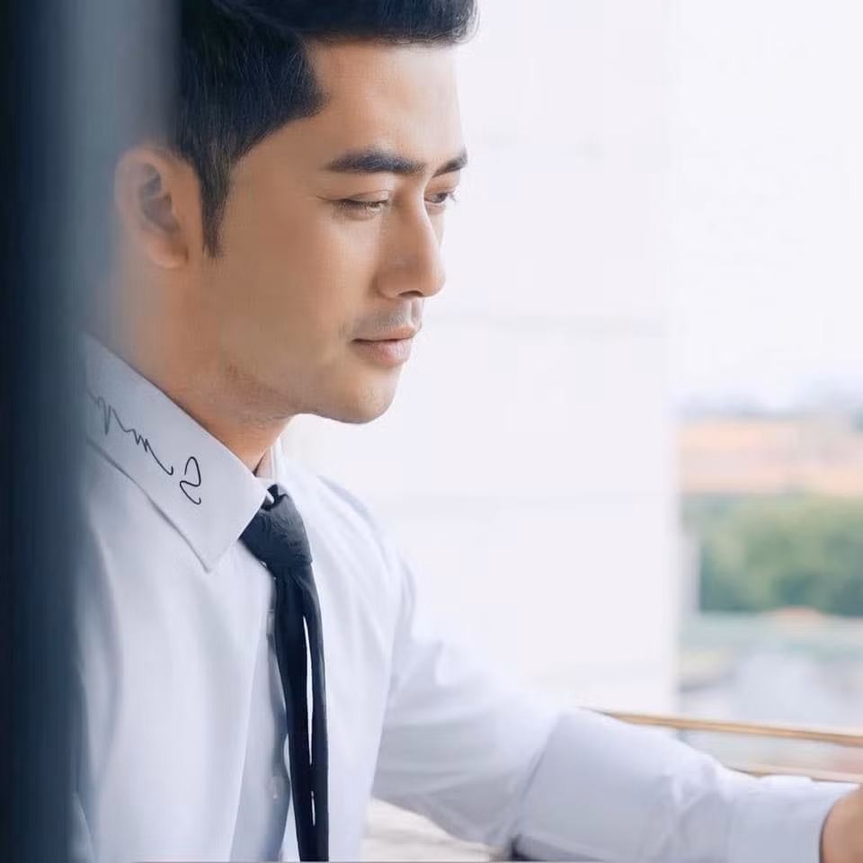 Cuoc song ben vo kem tuoi cua dien vien 17 nam dong cong an-Hinh-2