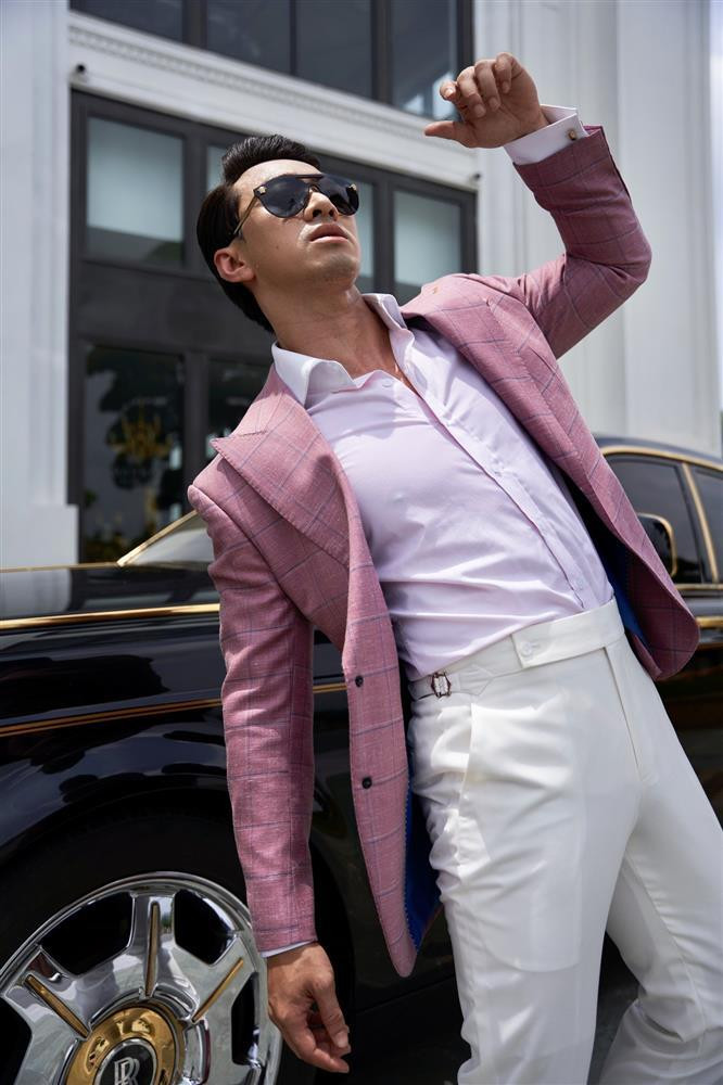 ên phim chuyên vào những vai giang hồ nhưng ngoài đời, Trương Hoàng được nhận xét là một người có tính cách dễ chịu, hòa đồng.