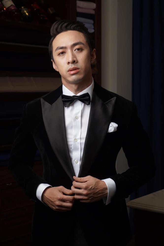 rong phim, Trương Hoàng cho thấy khả năng diễn xuất ứng biến nhanh, thoát mác "nam diễn viên chuyên đóng vai phản diện".