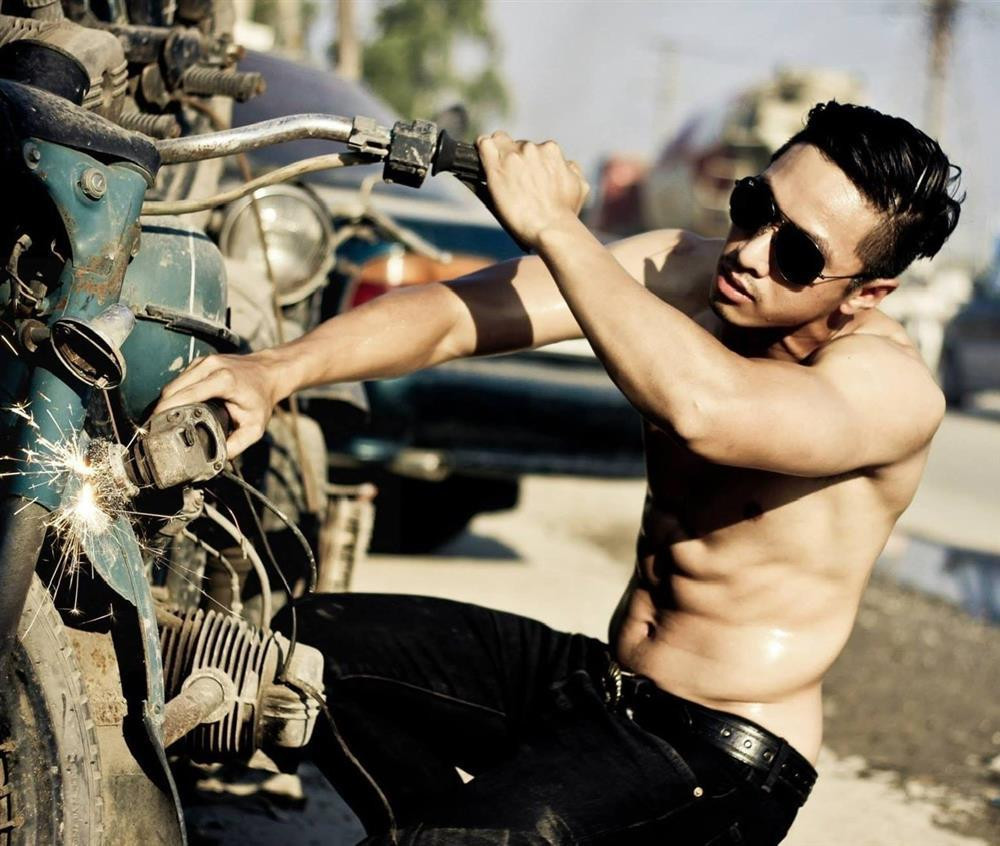 am diễn viên cũng có niềm đam mê với nhiều môn thể thao, đặc biệt là bóng đá. Nhờ chăm chỉ luyện tập, Trương Hoàng sở hữu thân hình 6 múi săn chắc.