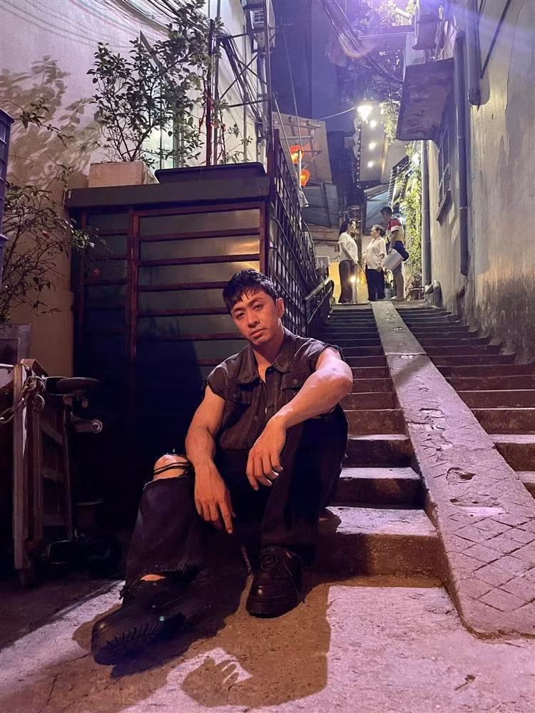 Những bộ phim Trương Hoàng gây ấn tượng với khán giả gồm: "Quỳnh búp bê", "Biệt dược đen", "Hành trình công lý", "Đấu trí", "Ga ra hạnh phúc", "Lối nhỏ vào đời", "Hương vị tình thân", "Chồng cũ, vợ cũ, người yêu cũ"...