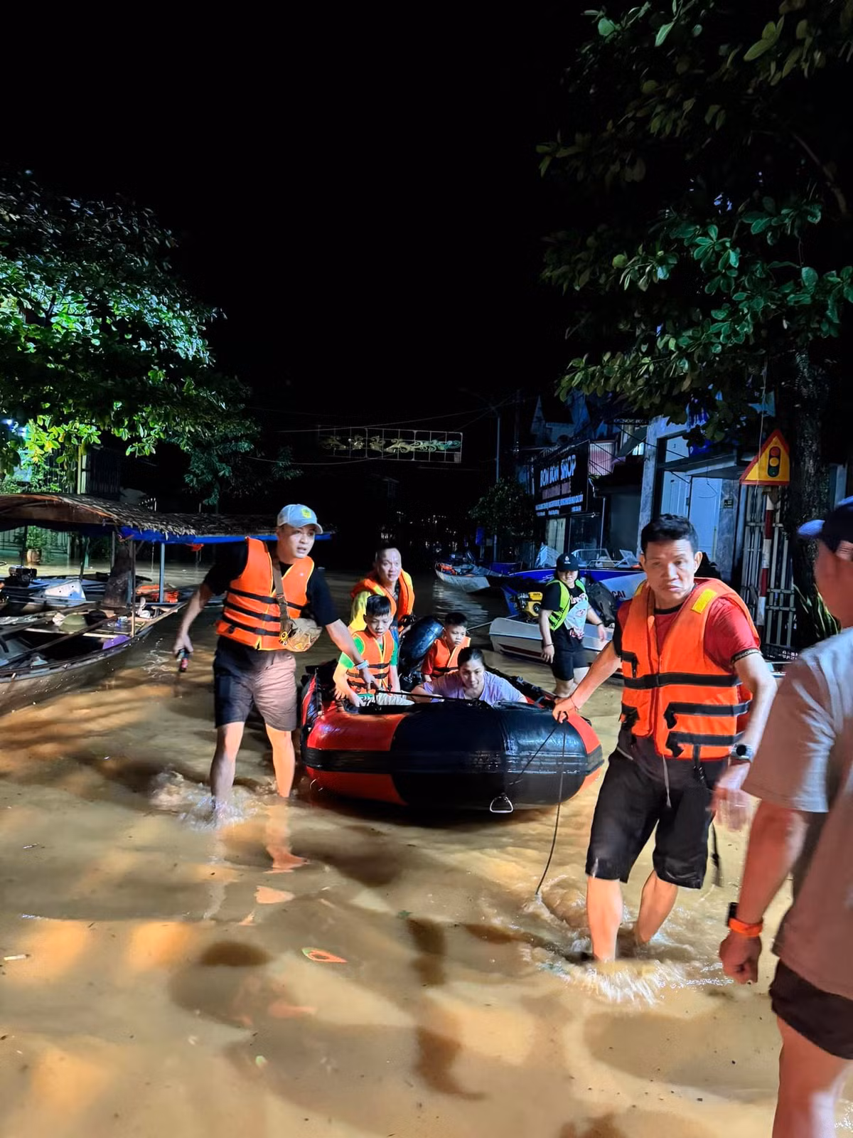 Nhung thay doi bat ngo cua Hong Dang - Ho Hoai Anh-Hinh-2