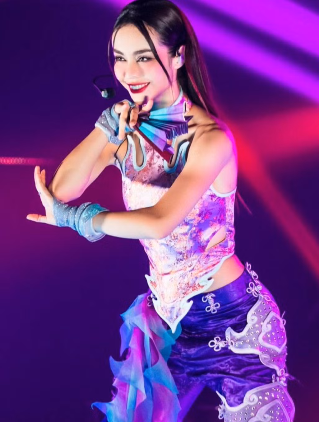 3 chi dep Vbiz la bong hong trong cuoc doi Cuong Seven-Hinh-5