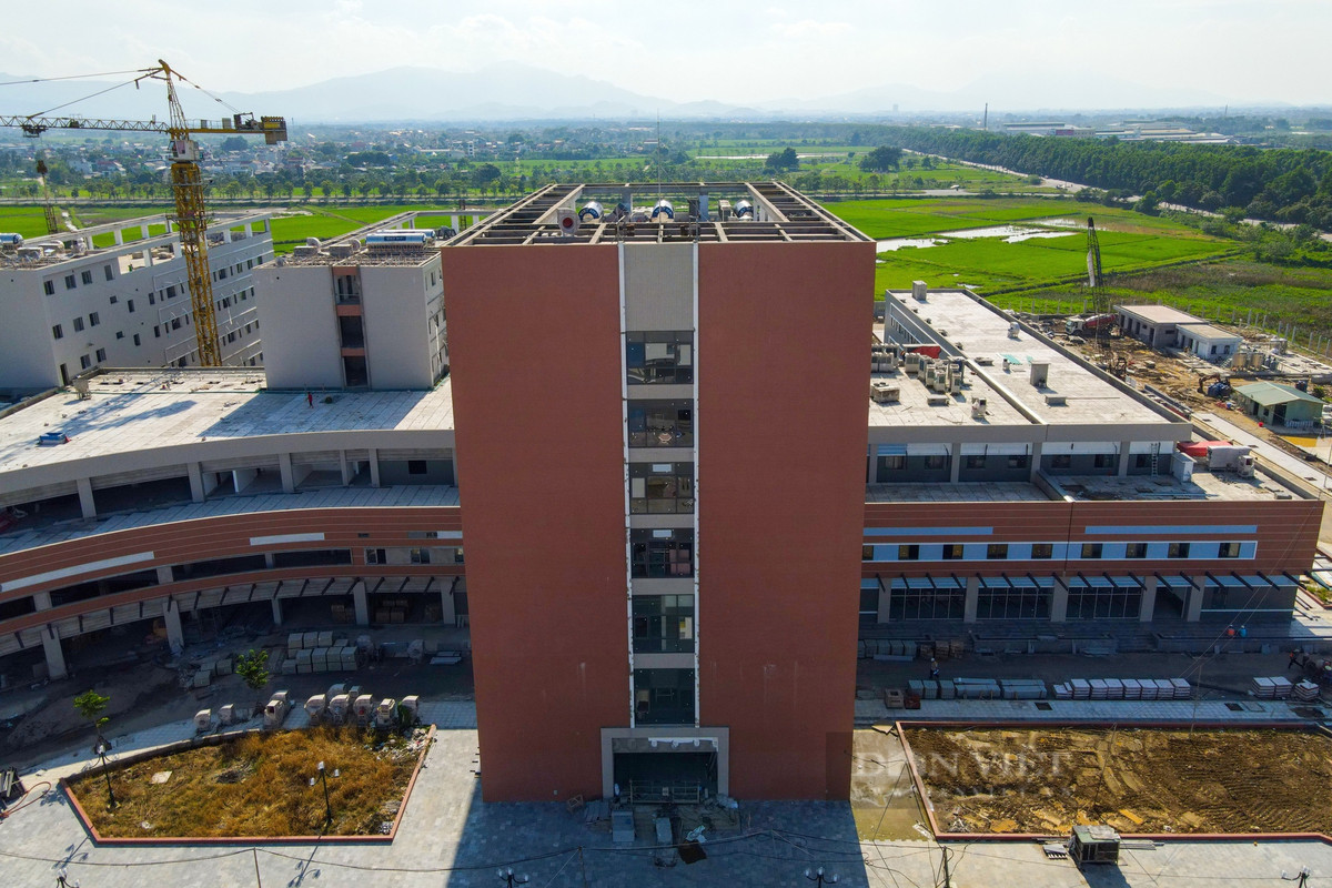 Theo ghi nhận của phóng viên Báo điện tử Dân Việt, sau gần 20 tháng thi công, dự án đầu tư xây dựng Bệnh viện Phụ sản Trung ương cơ sở 2 đã cơ bản hoàn thiện. Khi hoàn thành, bệnh viện có quy mô 300 giường bệnh nội trú, tổ chức khám sức khỏe cho khoảng 1.000 lượt/ngày.