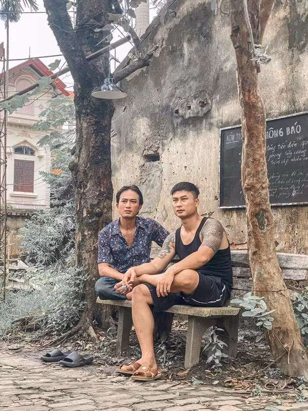 Nhiều khán giả nhận xét Doãn Quốc Đam và Duy Hưng diễn ăn ý hơn cả Hồng Đăng - Hồng Diễm và là hai diễn viên xuất sắc nhất màn ảnh truyền hình hiện nay.