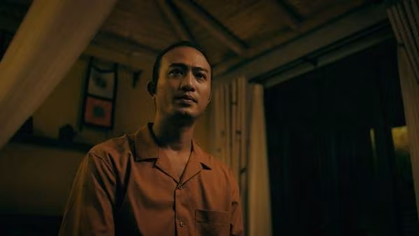 Doãn Quốc Đam vào vai Hồng, một nhân vật thông minh, bản lĩnh, trầm tĩnh, khả năng xử lý tình huống tốt. Hồng là con nuôi ông trùm Lê Toàn (Hoàng Hải) và luôn cố gắng đi tìm người đã sát hại bố mẹ đẻ của mình. Nhưng anh cũng luôn cố gắng bảo vệ gia đình bố nuôi, đặc biệt là Khương.