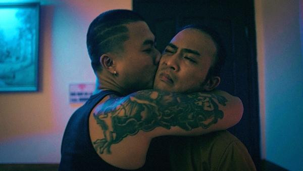 ặp đôi vào vai Hồng và Khương, hai anh em tuy không cùng huyết thống nhưng hết lòng yêu thương và bảo vệ nhau. Dù mới lên sóng VTV nhưng "Độc đạo" được khen ngợi hết lời, nhất là màn kết hợp vô cùng ăn ý của Doãn Quốc Đam và Duy Hưng.