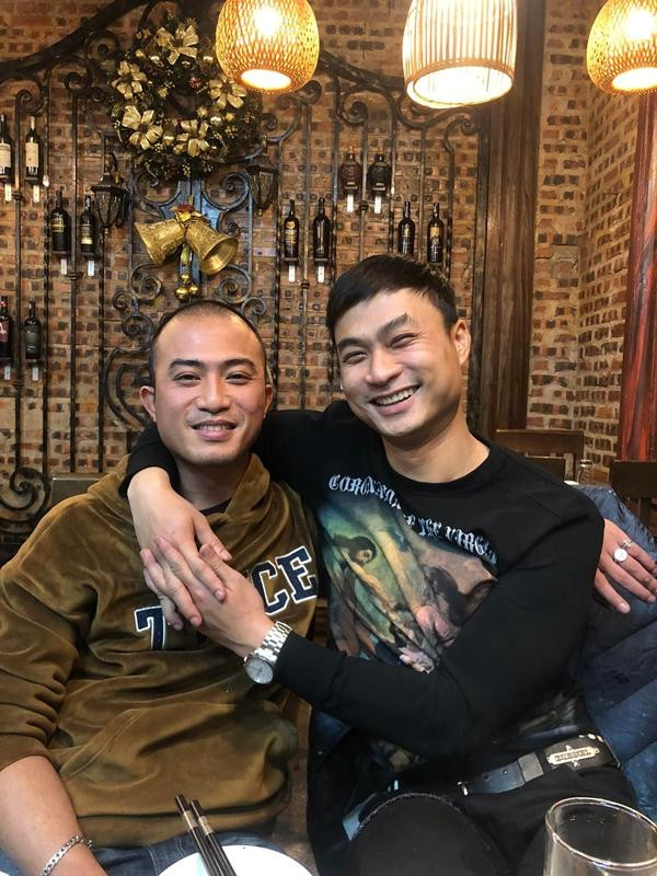 hờ mối quan hệ anh em thân thiết ngoài đời nên hai diễn viên dễ dàng kết hợp cùng nhau dù ở bất kỳ thể loại nào.