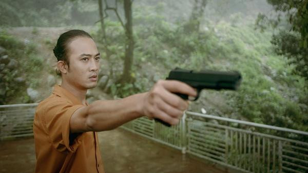 oãn Quốc Đam đã chuẩn bị tăng cân để vào vai này nhưng sau đó dự án bị hoãn lại. Khi "Độc đạo" khởi quay, Doãn Quốc Đam không còn phù hợp với vai Khương do chênh lệch tuổi tác với nhân vật khá xa. Tuy nhiên, vai diễn được giao cho Duy Hưng - người em thân thiết của Doãn Quốc Đam.