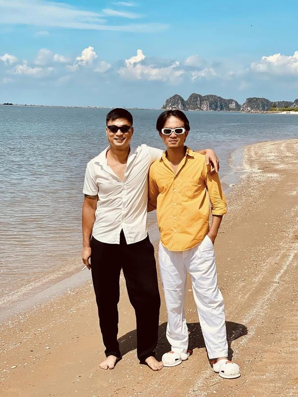 rên trang cá nhân, Doãn Quốc Đam và Duy Hưng thường xuyên tương tác và chia sẻ những bức ảnh chụp chung mỗi lần đóng phim hay gặp gỡ.