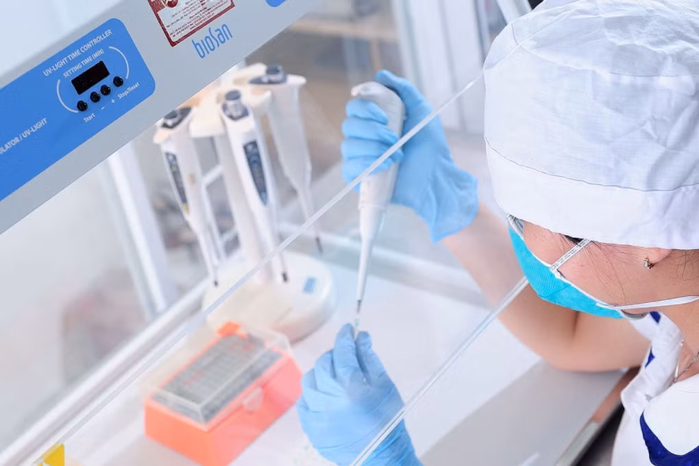 Biet ket qua xet nghiem ADN bao thai trong bung, nguoi phu nu khoc