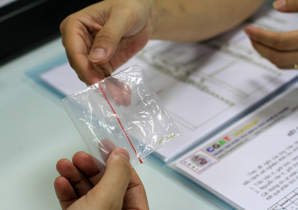 Biet ket qua xet nghiem ADN bao thai trong bung, nguoi phu nu khoc-Hinh-2