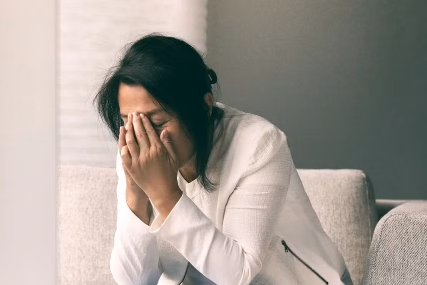 Toi choang vang khi phat hien bo chong ngoai tinh