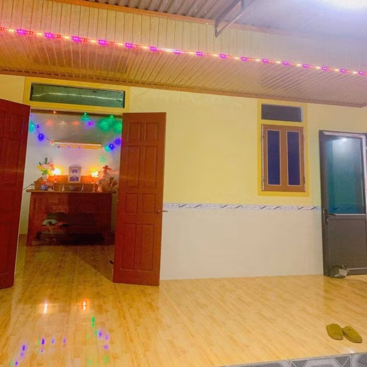 Vo chong Nghe An duoc 5 con gai gop tien sua nha-Hinh-4