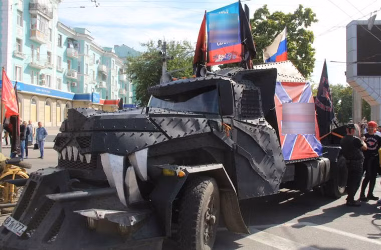 Chưa rõ hiệu quả thế nào tuy nhiên sự xuất hiện của chiếc xe tải quái thú này cũng khiến đối phương phải bất ngờ, sợ hãi.