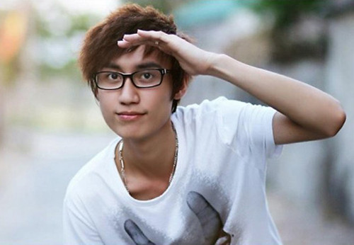 Một bản cover "Chắc ai đó sẽ về" hấp dẫn khác là của chàng ca sĩ của học sinh, sinh viên - Lynk Lee. Lynk Lee cho biết ca khúc "Chắc ai đó sẽ về" ra mắt đúng vào ngày sinh nhật của anh và sau khi nghe cảm thấy rất thích nên đã quyết định cover lại.