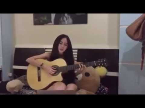 Cư dân mạng Việt không lạ gì với Thái Tuyết Trâm, cô hot girl xinh đẹp, hát hay với rất nhiều clip trên Youtube. Trong "Chắc ai đó sẽ về" Tuyết Trâm ôm đàn guitar, thể hiện ca khúc theo một phong cách mới sâu lắng và rất ngọt ngào. Trên một số diễn đàn mạng, nhiều thành viên còn cho rằng bản cover của Thái Tuyết Trâm là "siêu phẩm cover" cho bài hát đang gây sốt. Click vào ảnh để xem bản cover của Thái Tuyết Trâm.