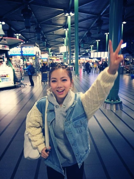 G.E.M Đặng Tỷ Kỳ là một hot girl sinh năm 1991 có nguyên quán tại Hong Kong, cô nổi tiếng khi hoạt động nghệ thuật với rất nhiều chức danh khác nhau như ca sĩ, diễn viên, vũ công...