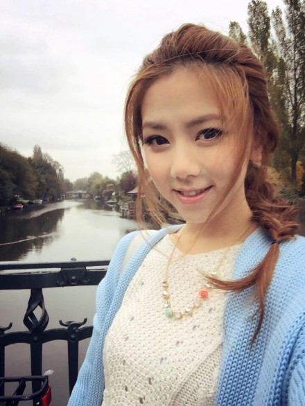 Mới đây, Dương Tử Kỳ có chuyến du lịch tại Hà Lan nên cô thường xuyên chụp ảnh, cập nhật những nơi cô ghé thăm để chia sẻ với các fan.