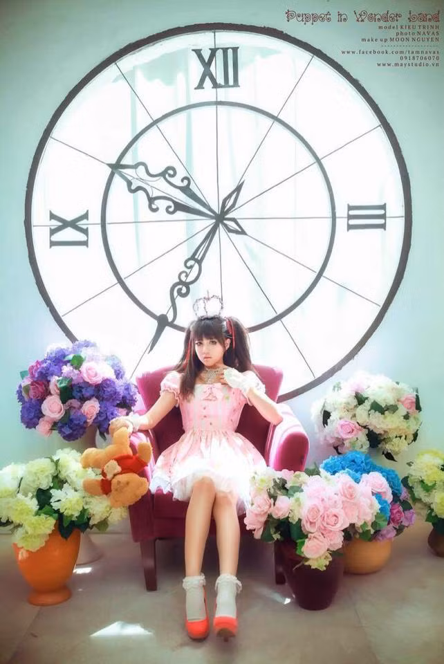 Hiện tại, ngoài thời gian đi học, Kiều Trinh còn là gương mặt nổi bật trên nhiều trang bìa các tạp chí tuổi teen, là người mẫu ảnh tự do và thường xuyên xuất hiện trong các sự kiện của giới trẻ.