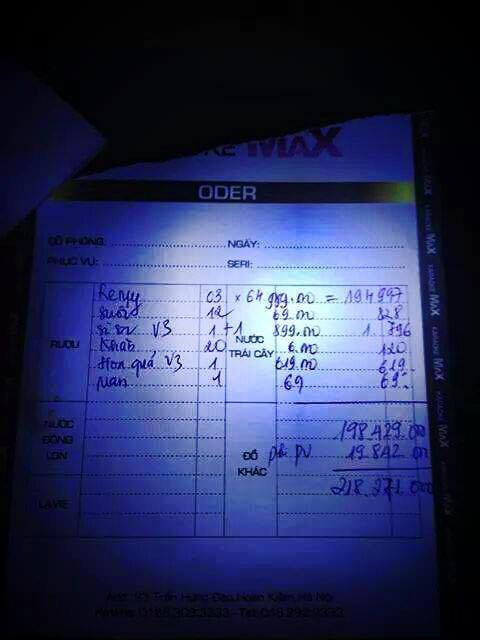 Tờ hóa đơn trong bar giá hơn 218 triệu đồng với nguyên tiền rượu đã gần 195 triệu đang gây sốc trên mạng.