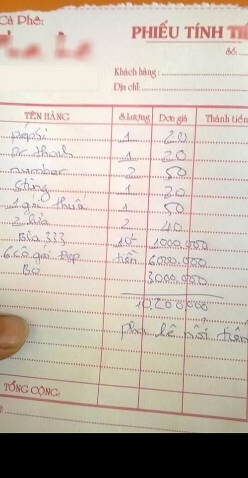 Tuy nhiên, chiêu trò để tạo ra những tờ hóa đơn này cũng mau chóng bị bóc mẽ. Với những tờ hóa đơn viết tay như thế này, chẳng có cơ sở nào để xác định nó là hóa đơn thật và đã được thanh toán. Người viết chỉ cần tự do "chém gió" sau đó chụp ảnh lại, khoe lên mạng... tâm lý tò mò của cư dân mạng sẽ giúp những hình ảnh này lan truyền nhanh và bị tam sao thất bản.