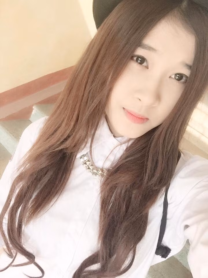 Xinh xắn, mộc mạc và cũng rất cá tính là cô bạn Đặng Ái Linh, nữ sinh trường THPT Hoàng Văn Thụ, Hải Dương.