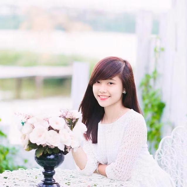 Từng xuất hiện trong một số bức ảnh được chia sẻ trên một số trang mạng giải trí nổi tiếng, gây chú ý với vẻ đáng yêu khó cưỡng là Nguyễn Ngọc Anh, nickname Bé Ciu.