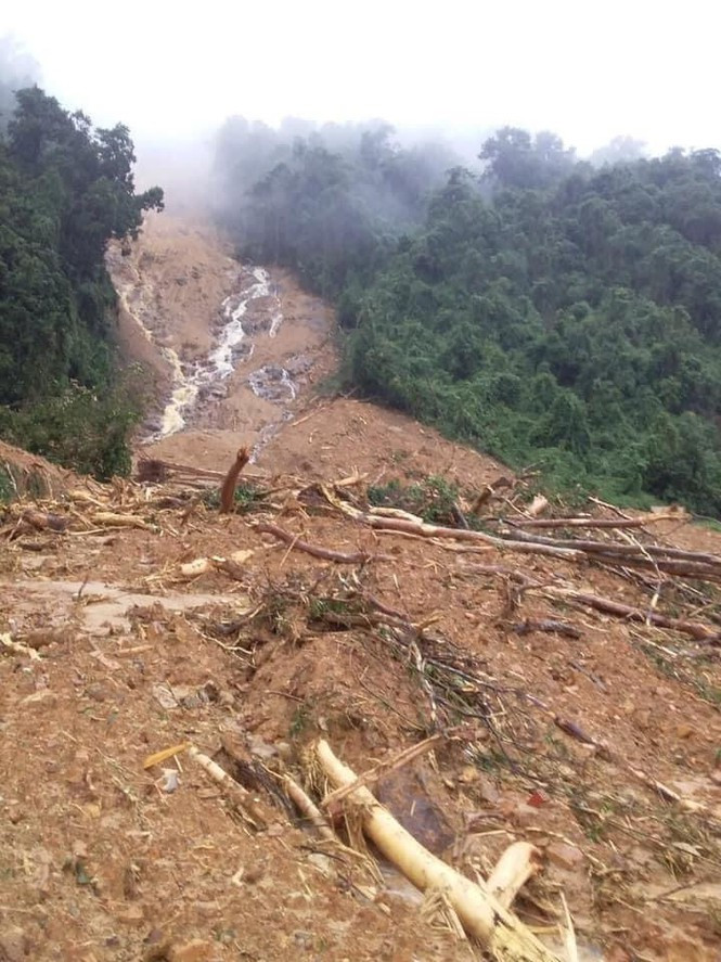 Sạt lở núi ở Quảng Bình vùi lấp đồn biên phòng, xé toác QL 12A - Hình 5 Sat lo nui o Quang Binh vui lap don bien phong, xe toac QL 12A-Hinh-5