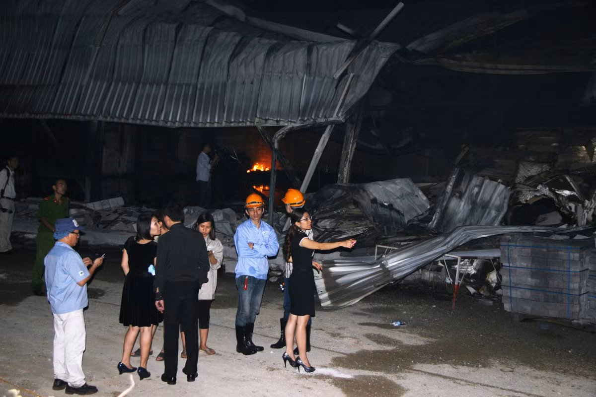 Dù đã cố gắng và có đầy đủ nước nhưng do lửa cháy nhanh, dữ dội nên lực lượng chức năng cũng đành bó tay.