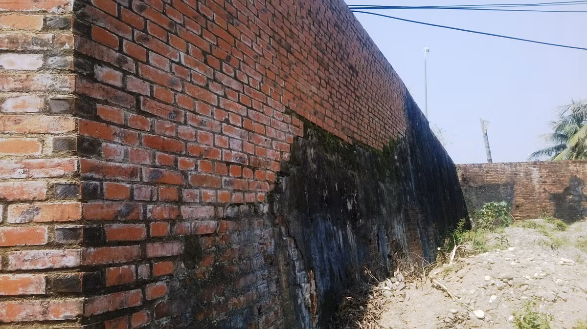 Thành Đồng Hới ghi dấu nhiều sự kiện lịch sử quan trọng, từ thời Lý Thánh Tông và Lý Thường Kiệt đi chinh phạt giặc Chiêm Thành (thế kỷ XI), Trần Duệ Tôn (thế kỷ XIV), Lê Thánh Tông (thế kỷ XV) đi kinh lý phương Nam. Mảnh đất bi hùng này còn chứng kiến cuộc hành quân thần tốc của người anh hùng Nguyễn Huệ, hai lần ra Bắc chinh phạt lũ bán nước và cướp nước.